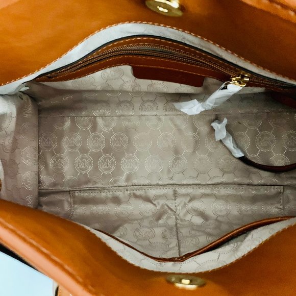 MICHAEL KORS HAMILTON STUDDED VANILLA AND GOLD SATCHEL WITH DUST BAG - Picture 9 of 14